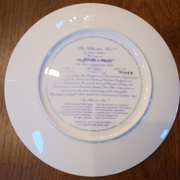 Vintage 1990's Hills Are Alive Sound of Music Plate - Picture 2 of 4
